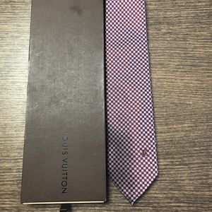 LOUIS VUITTON TIE NEVER WORN WITH ORIGINAL BOX